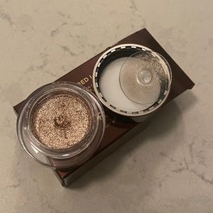 NEW: Hourglass scattered light glitter eyeshadow in reflect